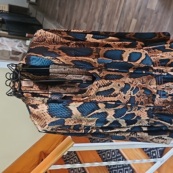 👗ARIELLA ABSTRACT PRINT DRESS👗 - Picture 2 of 8